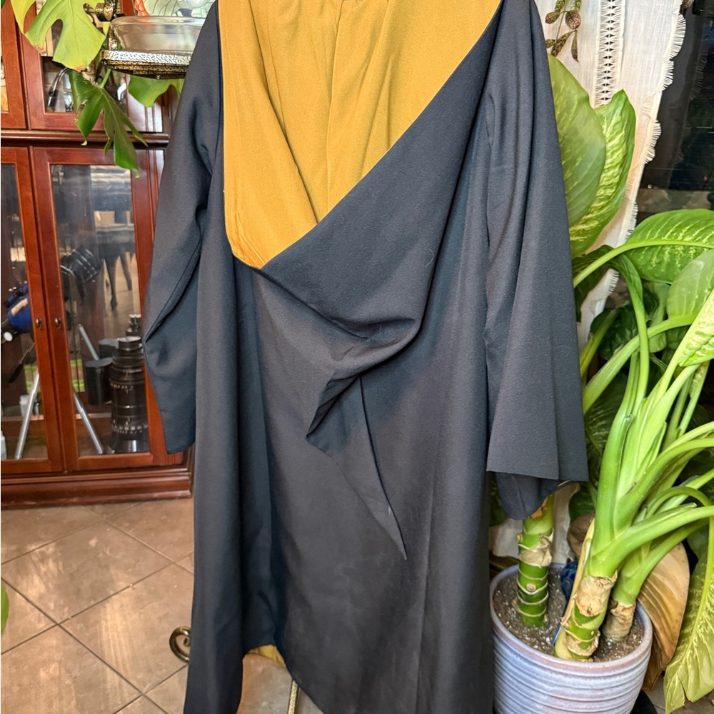 Hufflepuff Robes - Picture 3 of 6